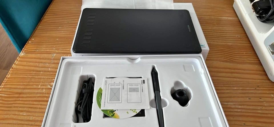 déballage de la tablette huion H420X et découverte des accessoires