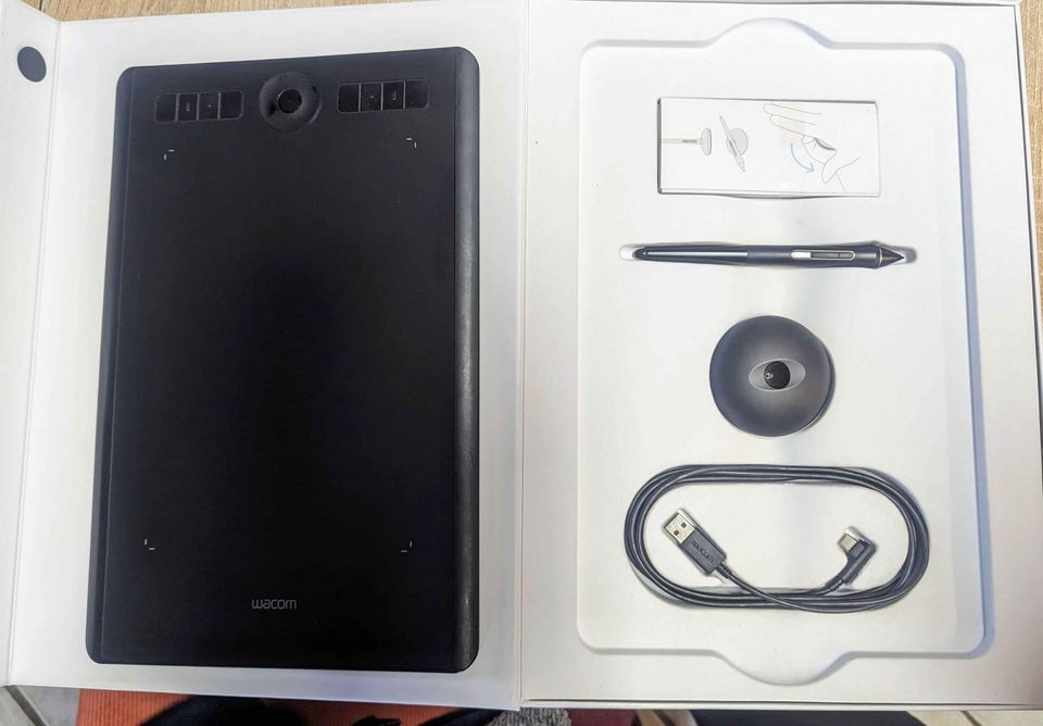 ouverture de la boite de la wacom intuos pro large