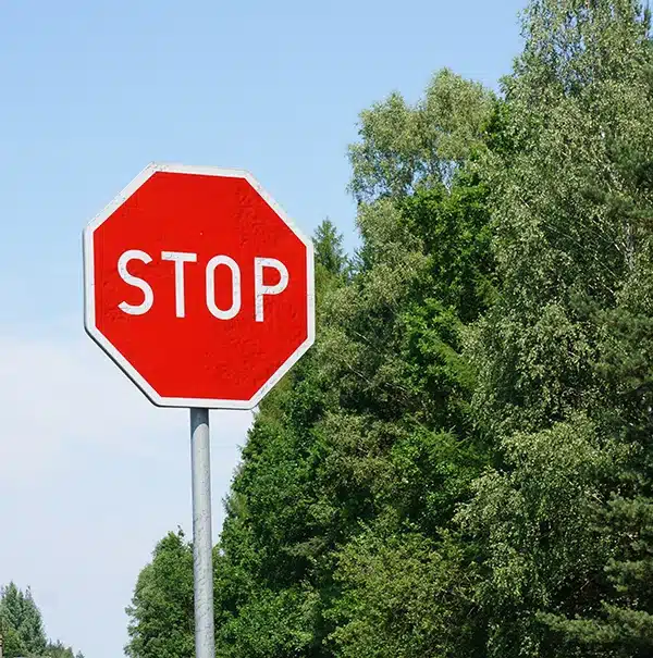Panneau stop avec effet grunge